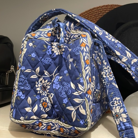 QK Blue Floral Quilted Bag - Picture 2 of 10